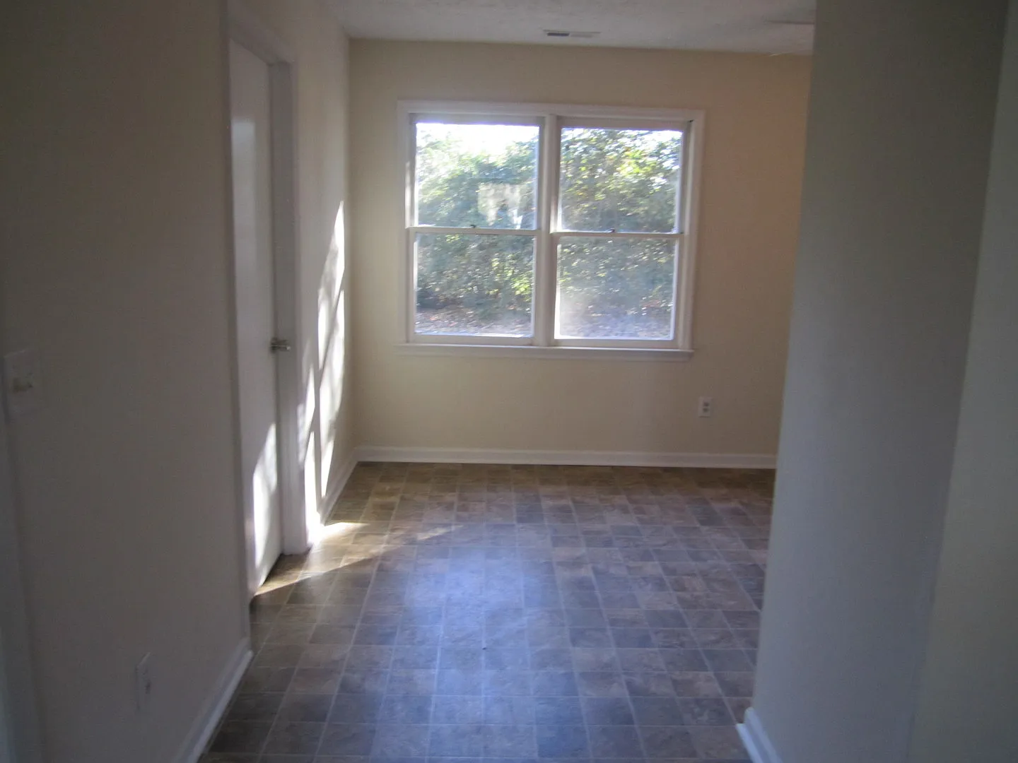 3 bedroom 2 bath home convenient to Downtown, Shopping, Restaurants & YMCA — Photo 4