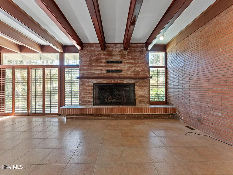 225 Arbutus Rd — Photo 13