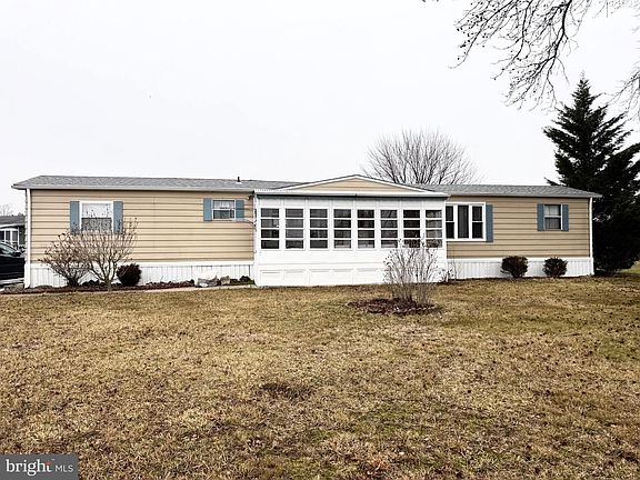 3rd image of 101 Country Ln