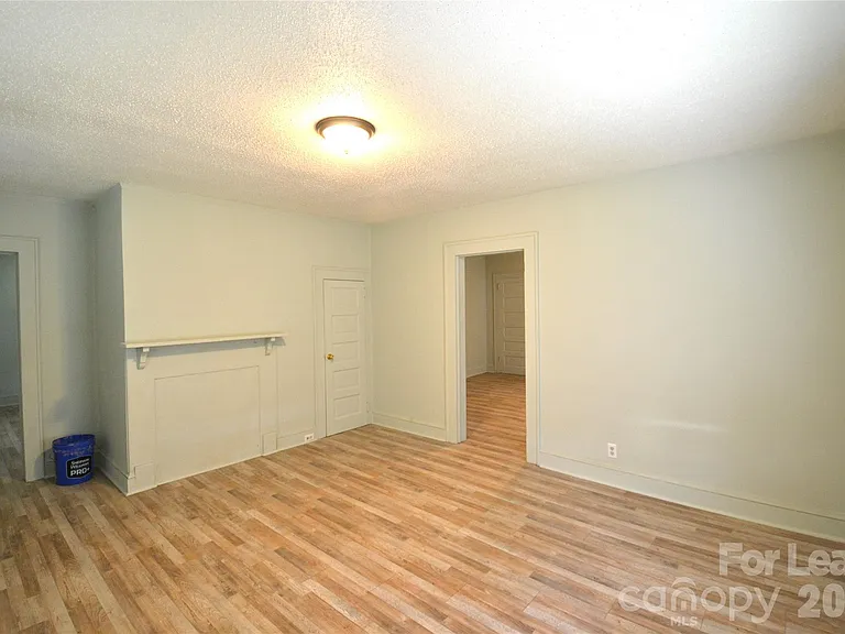1208 Grace Ave — Photo 3