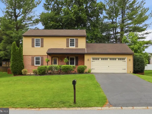1282 Winchester Dr, Lancaster, PA 17601