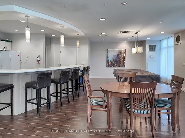 245 Davisville Ave #302 — Photo 18