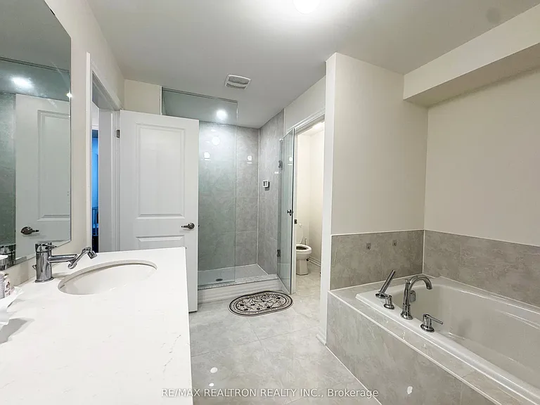 7 Crofting Cres — Photo 30