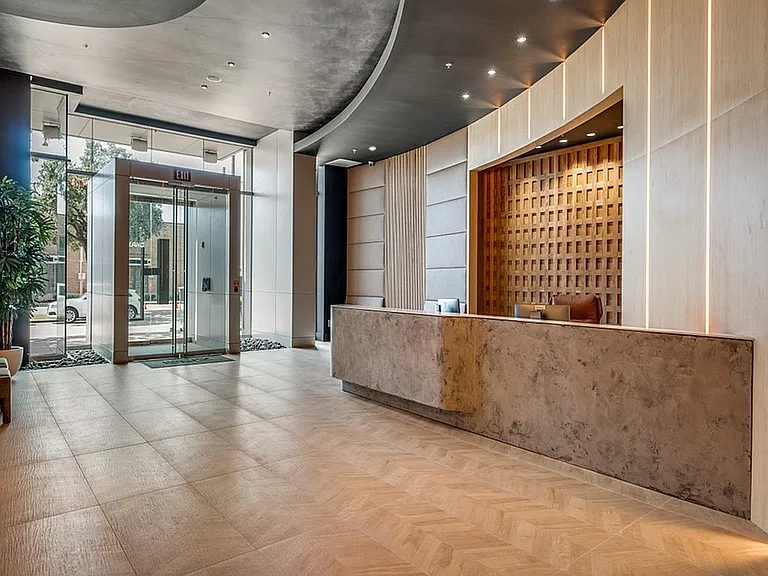 1400 HiLine Lobby