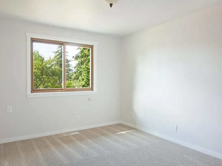 20439 NE 3rd St — Photo 14