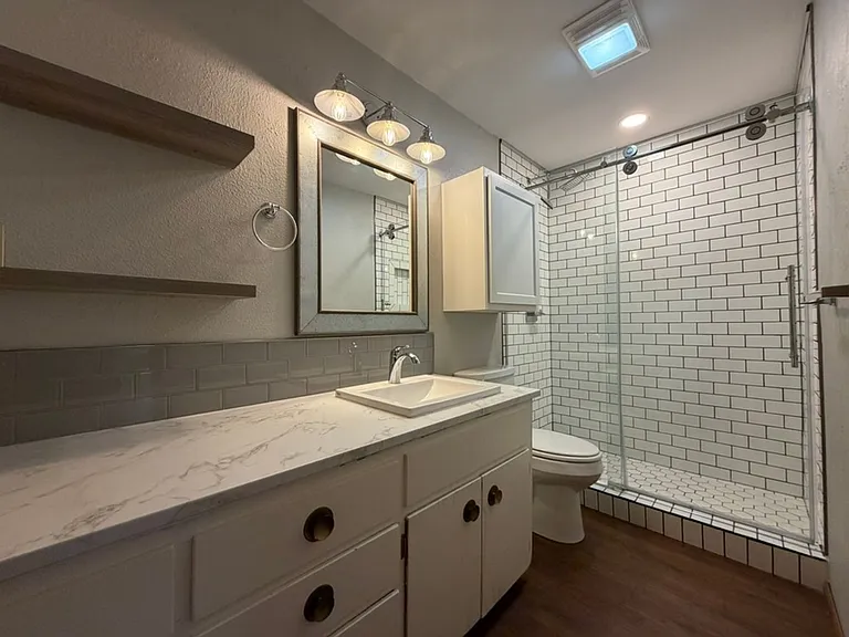 422 N Kansas St #422 — Photo 4