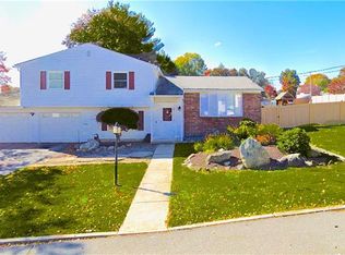 19 John F Kennedy Cir, North Providence, RI 02904