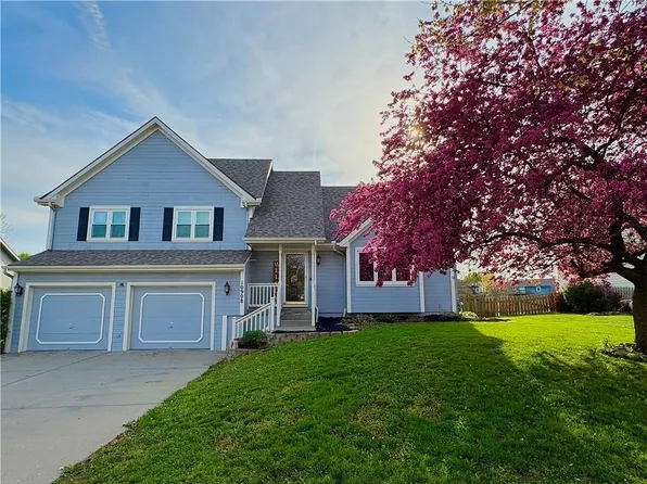 10908 N Farley Ave, Kansas City, MO 64157