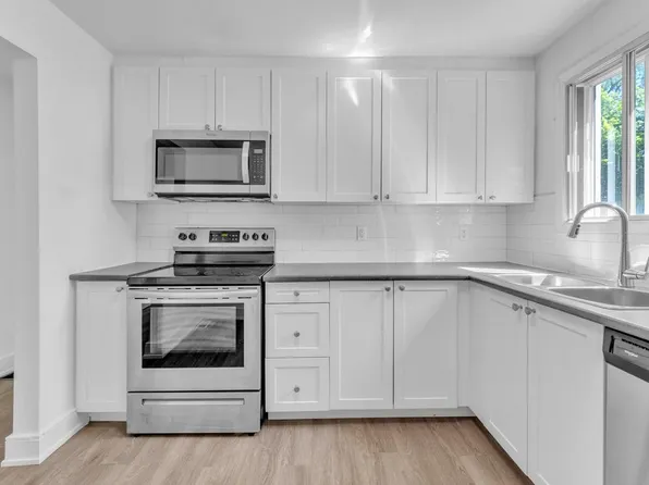 371 Yonge St #18, Kingston, ON K7M 1G2