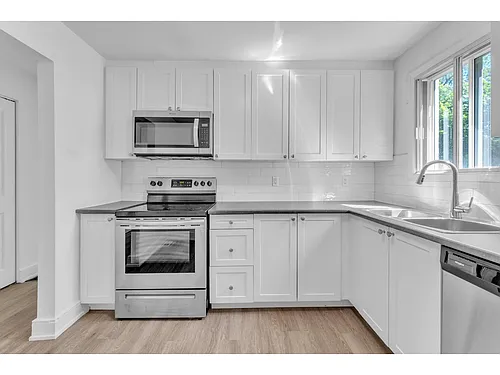 371 Yonge St Photo 1 371 Yonge St Photo 1