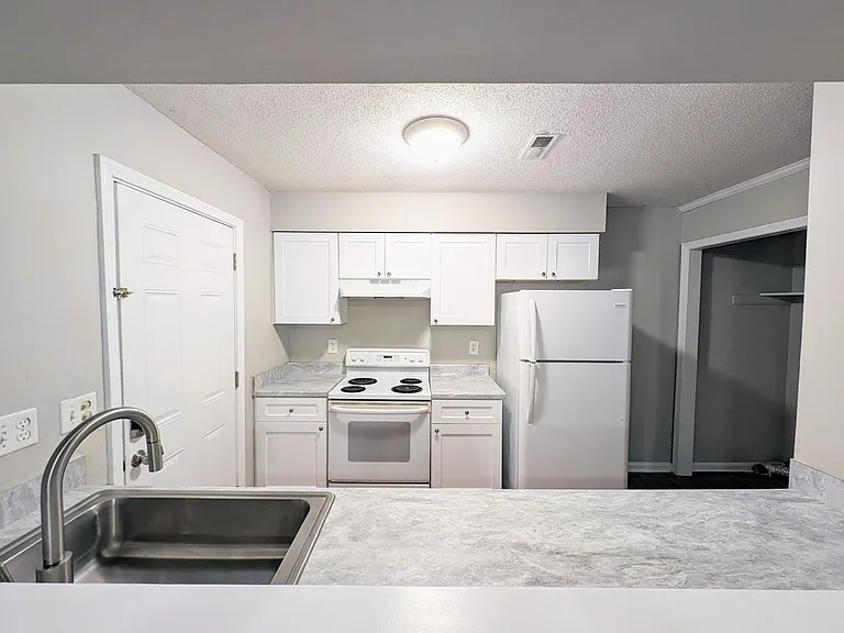 4300 Presley Ct — Photo 4