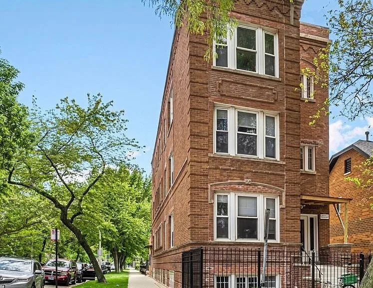 1250 N Rockwell St #3 — Photo 1