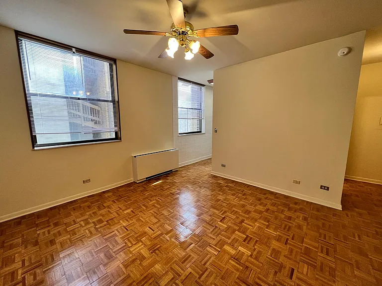 620 W Belmont — Photo 17