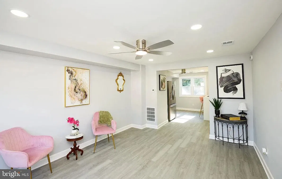3 bed, 1024 sqft, $2,200 — Photo 4