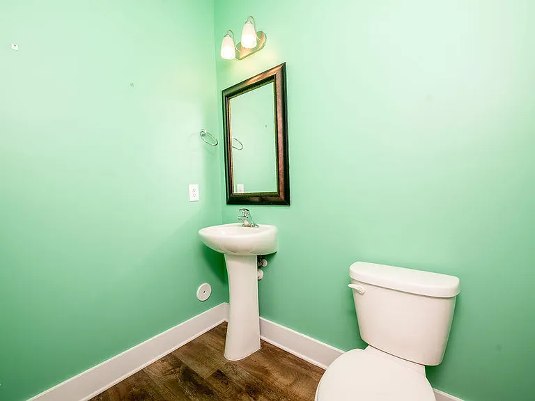 1026 Abbott St — Photo 15