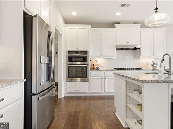 4th image of 415 Amber Way