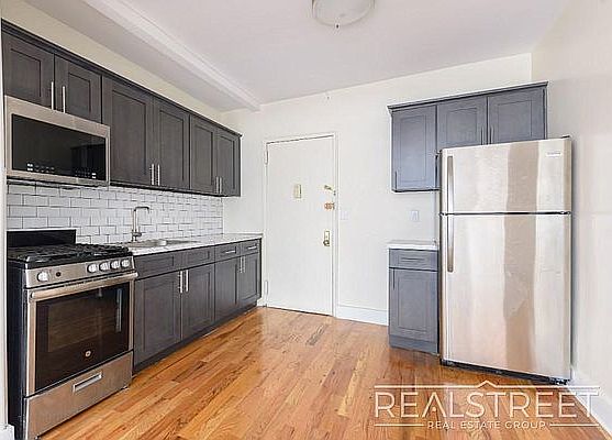 1st image of 100 E 21st St APT 621