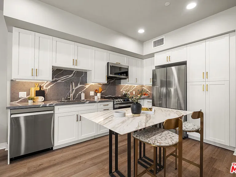 7428 Santa Monica Blvd #202 — Photo 12