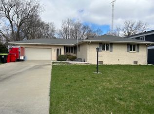 304 Buena Vista Dr, Champaign, IL