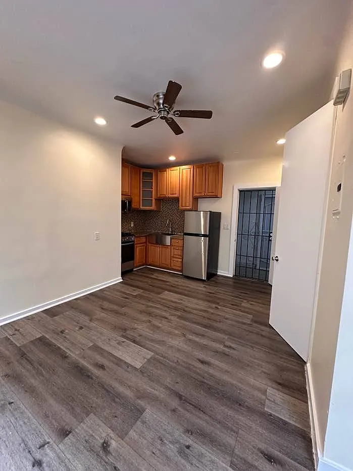 1103 W 64th St Los Angeles, CA 90044 — Photo 2