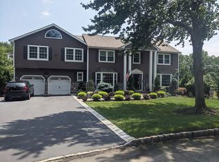 14 Morgan Rd, Middletown, NJ 07748