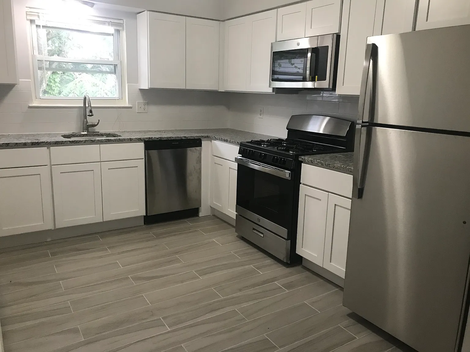 Karl Place Apartments — Photo 2