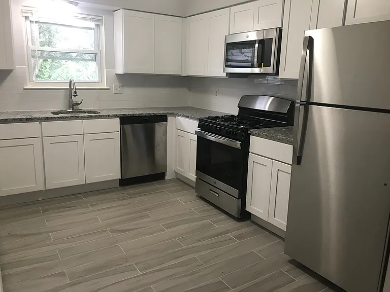 Karl Place Apartments — Photo 2