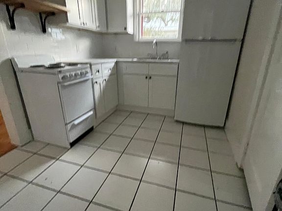 4th image of 1901 W Dekle Ave #7