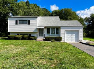 32 Annette Pl, Middletown, CT 06457