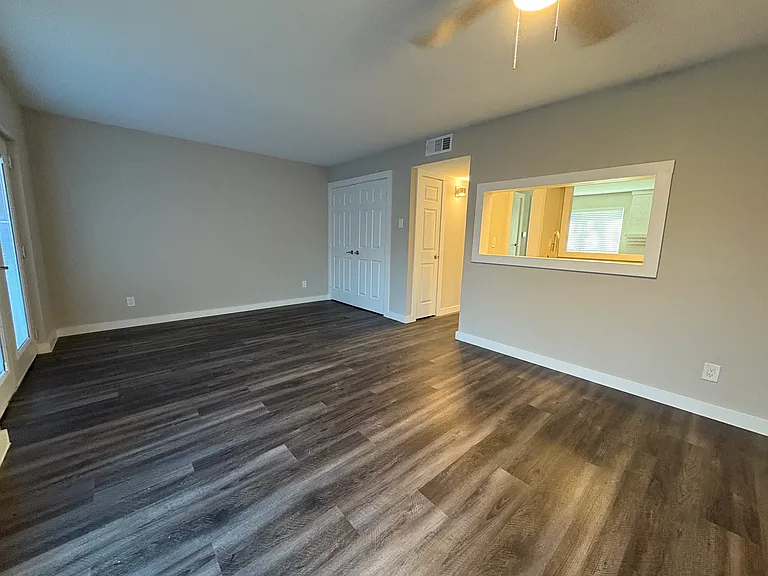 206 Rolling Hills Pl — Photo 9