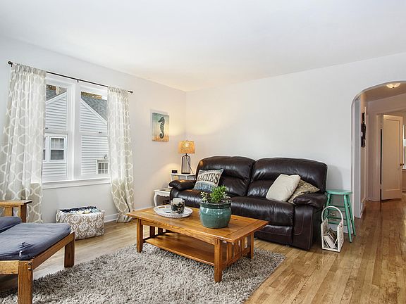 3rd image of 721 Diana St