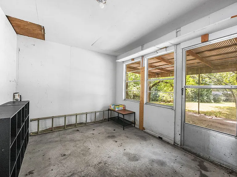 2445 W Mount Comfort Rd — Photo 22