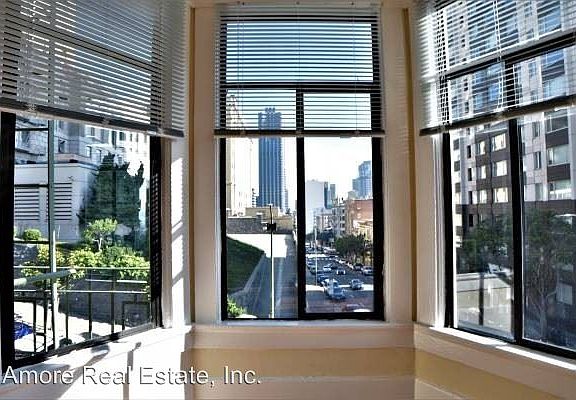 3rd image of 904 Pine St APT 3
