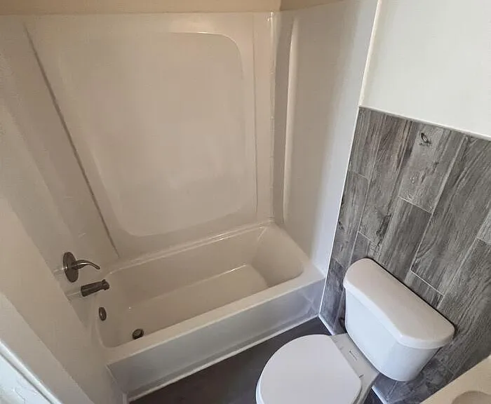 116 W B St #7 — Photo 5