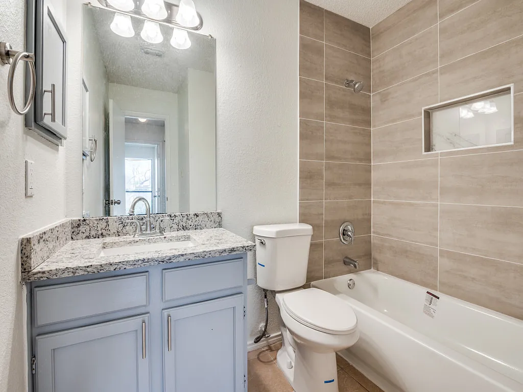 3 bed, 1277 sqft, $1,700 — Photo 2