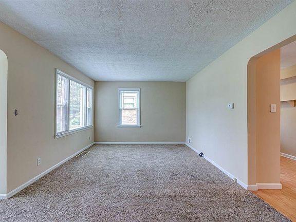 3rd image of 25 Circle Dr