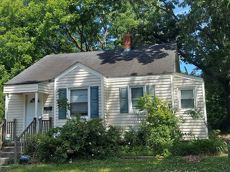 110 N Holly St — Photo 1