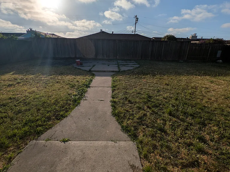 1221 Fordham Ave — Photo 30