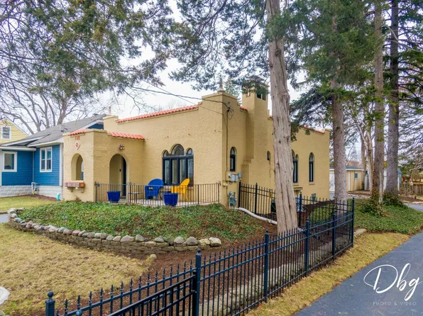 338 S Lake St, Grayslake, IL 60030