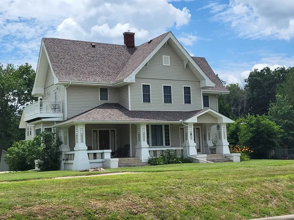 617 E 3rd St, Eureka, KS 67045