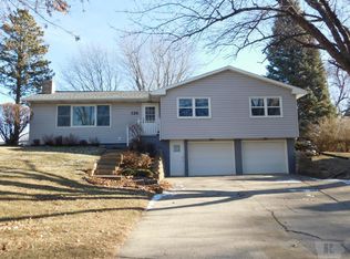 728 E Circle Rd, Denison, IA 51442