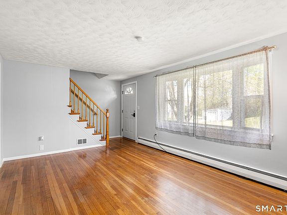 4th image of 6 Roberts Road