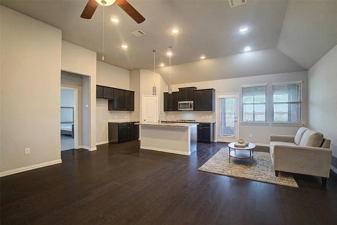 Spacious 3-Bedroom Home in Garland, TX — Photo 3