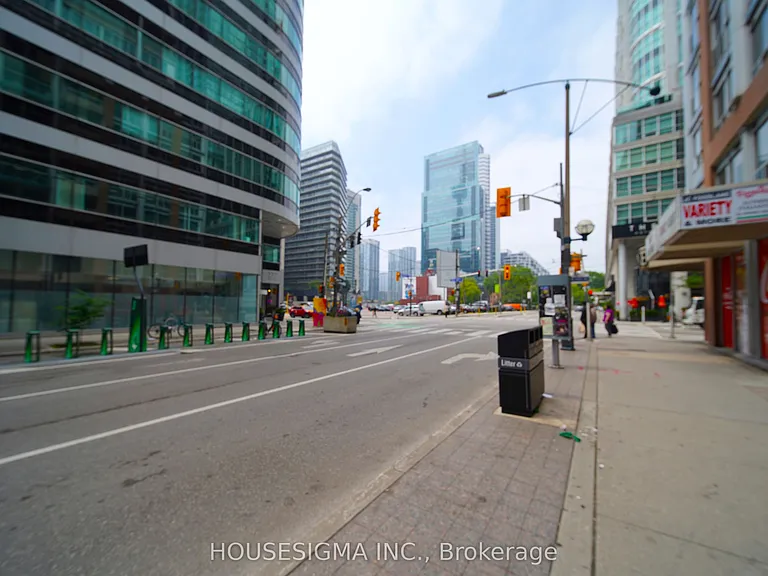 270 Wellington St W #222 — Photo 20