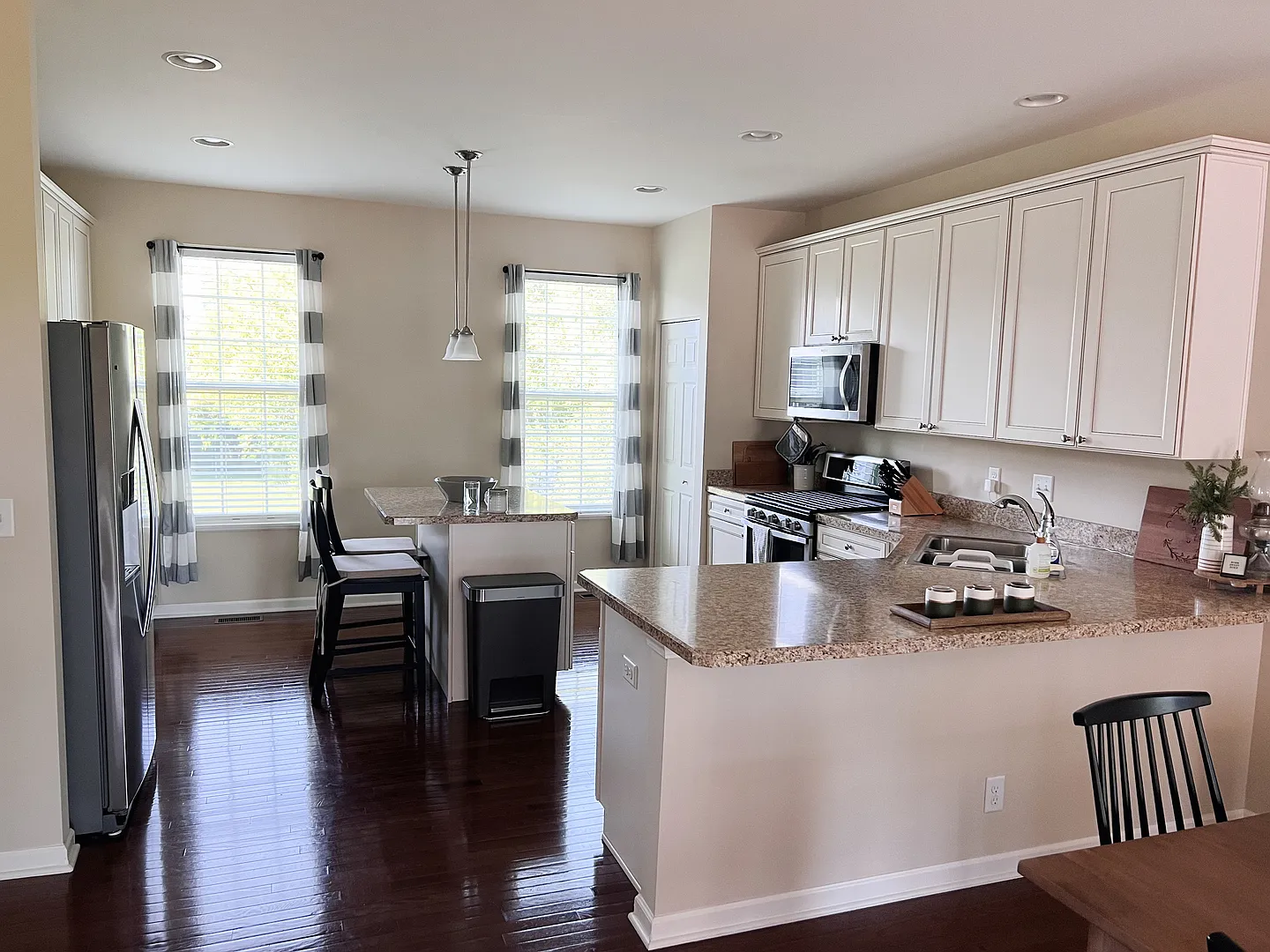 3 bed, 2.5 bath, 2175 sqft, $3,000 — Photo 3