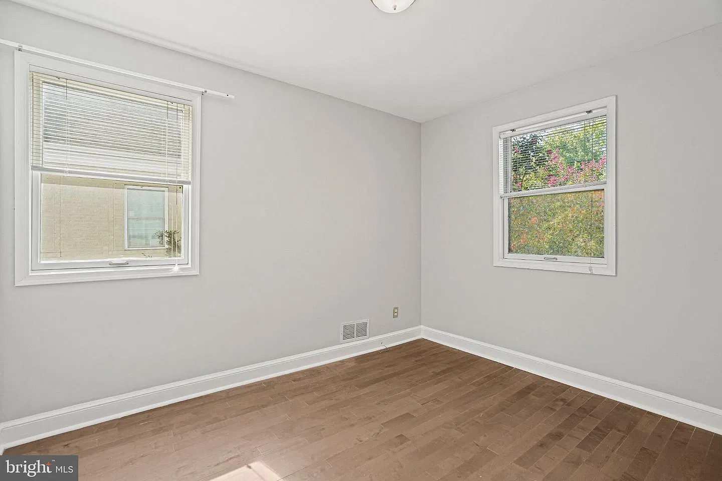 3 bed, 1600 sqft, $5,000 — Photo 2