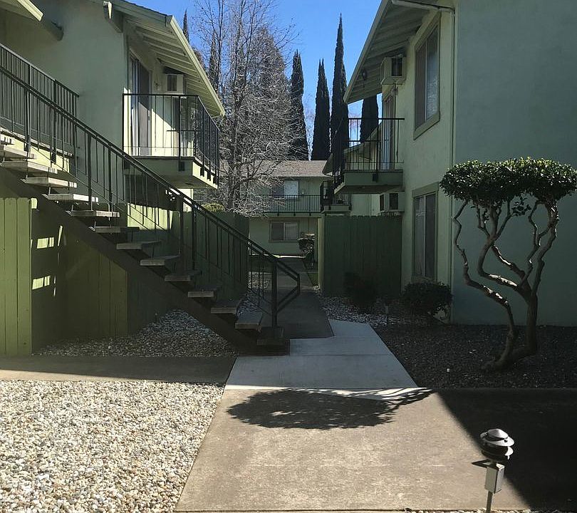 2nd image of 2440 Cochran Rd APT 10