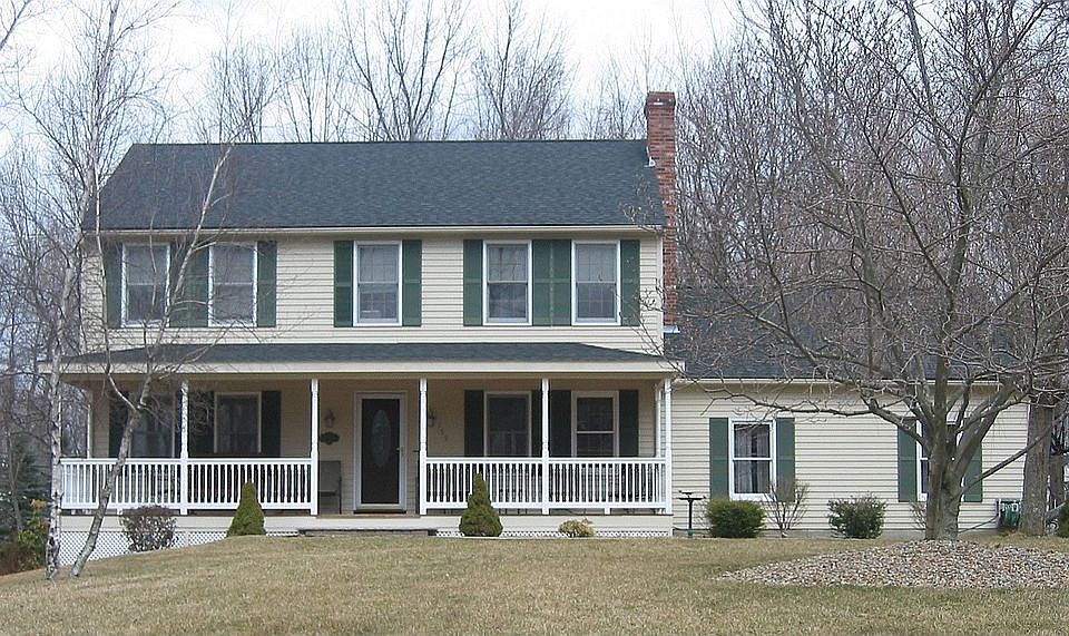 Lovely, Well Maintained Colonial
