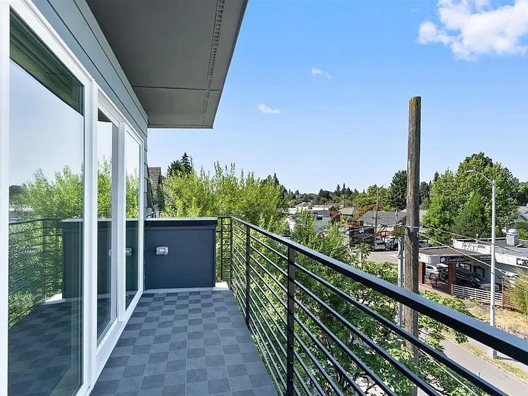 5810 Roosevelt Way NE #B — Photo 15