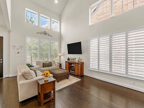 3rd image of 4917 Shore Crest Dr
